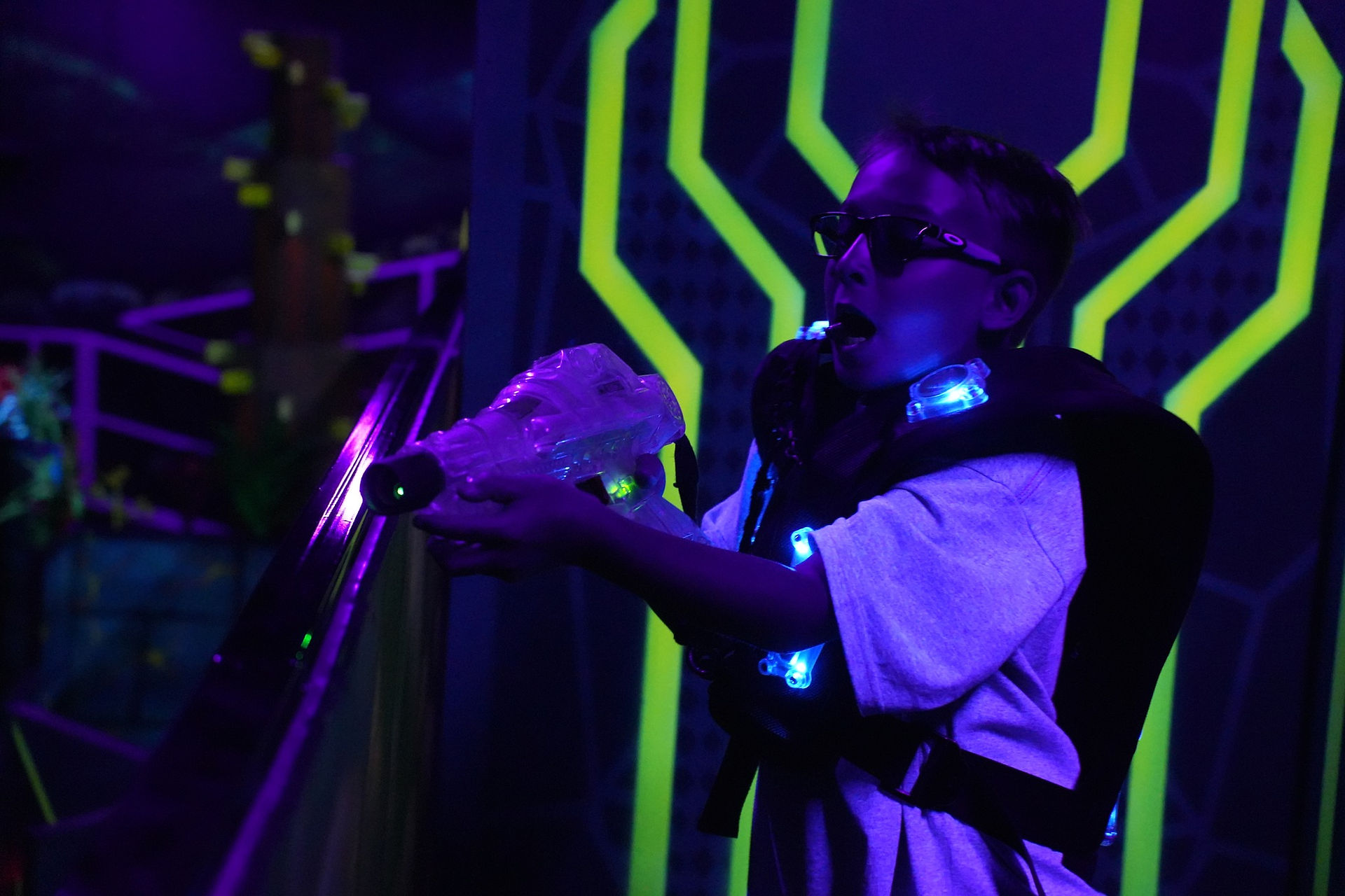kids playing laser tag at the fun lab